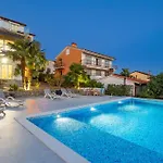 2 Bedroom Beautiful In Lejlighed Rijeka
