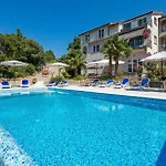 2 Bedroom Beautiful In
