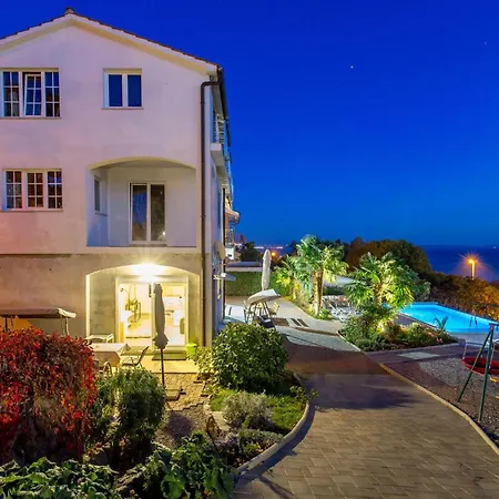 2 Bedroom Beautiful In Lejlighed *