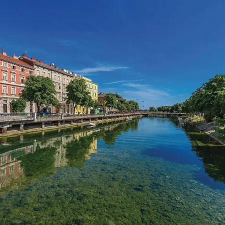2 Bedroom Beautiful In Daire *