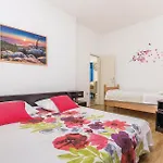 Apartman 2 Bedroom Beautiful In