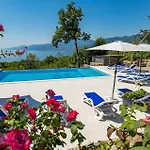 Apartman 2 Bedroom Beautiful In