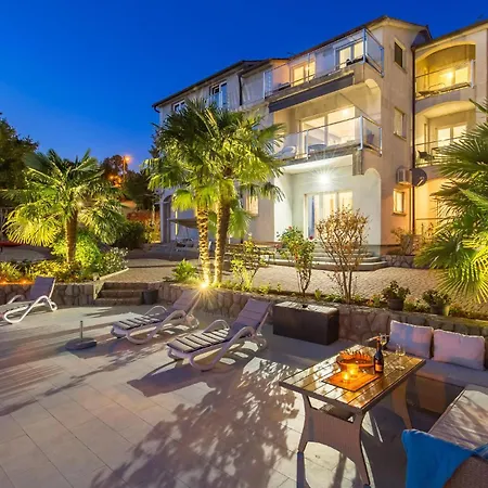 2 Bedroom Beautiful In *
