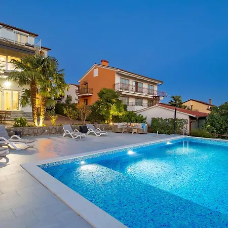 2 Bedroom Beautiful In Apartman Fiume