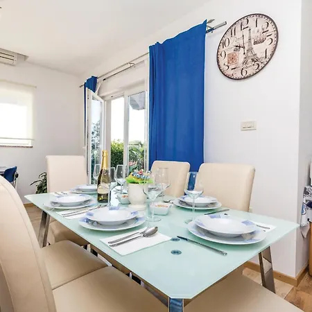 2 Bedroom Beautiful In Apartman
