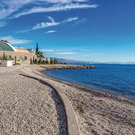 2 Bedroom Beautiful In Apartman Fiume